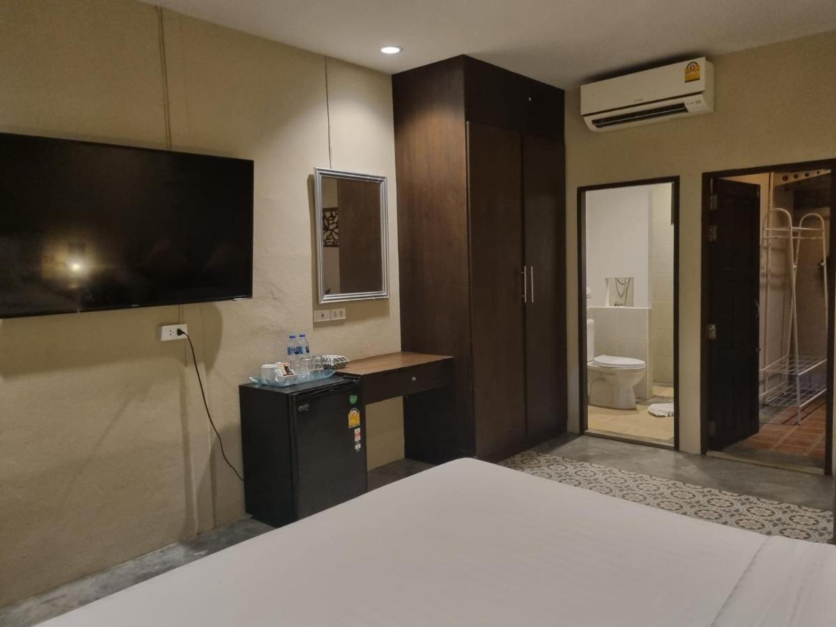 New Breakers Hotel Rawai Bagian luar foto