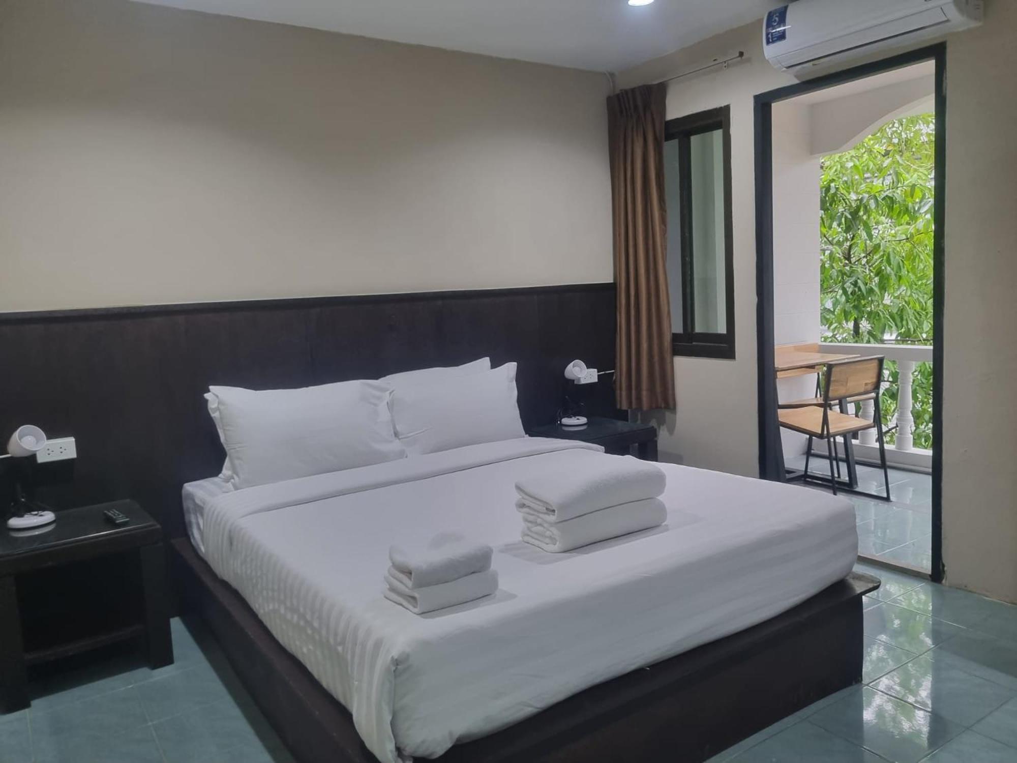 New Breakers Hotel Rawai Bagian luar foto